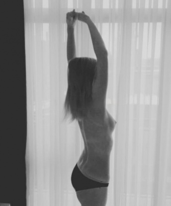 Я опытна и знаю, как доставить тебе удовольствие. 💋 Мои услуги включают классический секс, оральный секс, анальный секс и многое другое. Я открыта для экспериментов и готова исполнить твои самые сокровенные фантазии. 😈 Мои фото настоящие и абсолютно отражают мою красоту и сексуальность. Мои клиенты всегда остаются довольными и возвращаются ко мне снова и снова. 💕 Не упусти возможность провести незабываемое время со мной, пиши или звони прямо сейчас! 📞 Лира